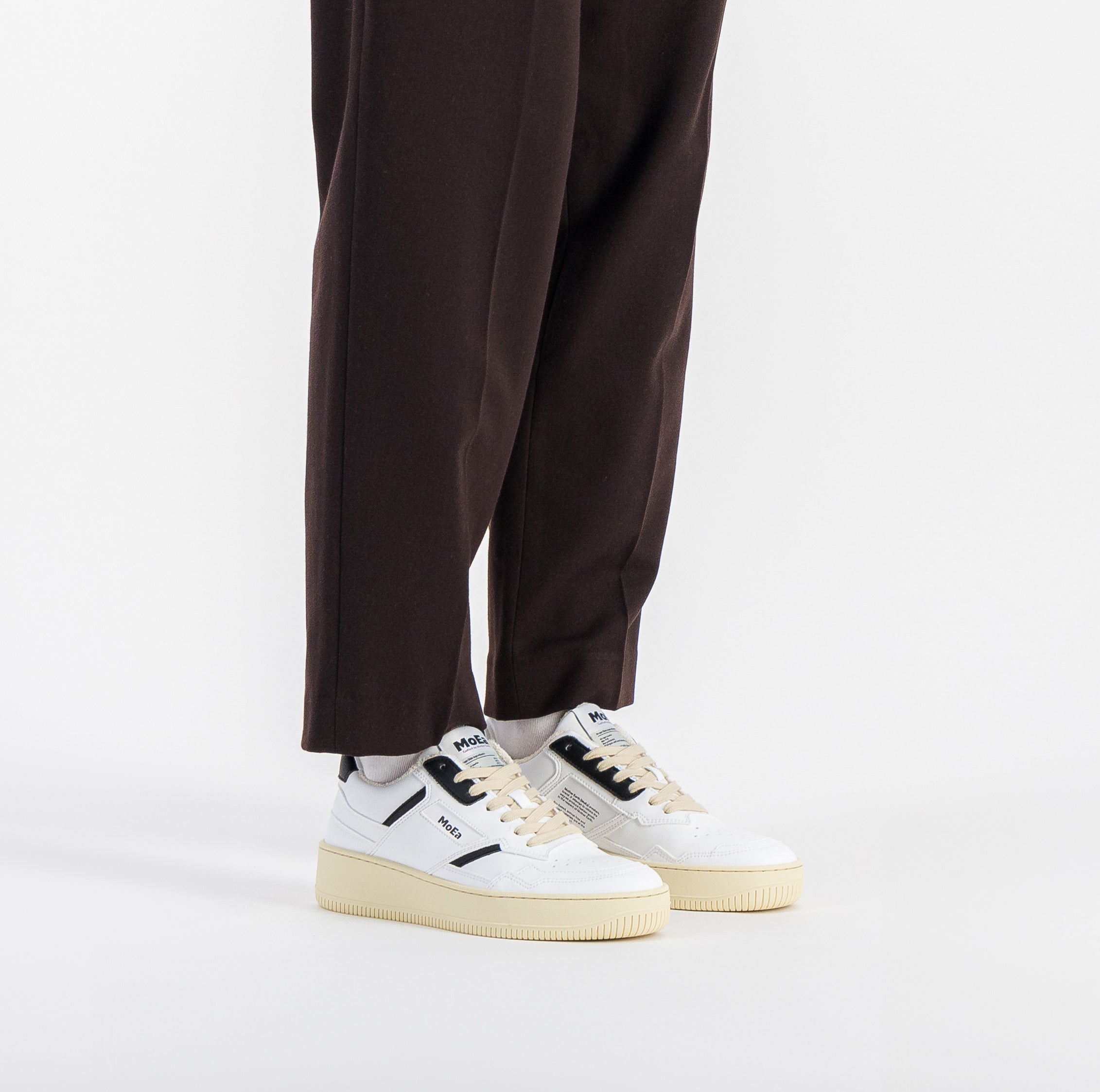 moea-gen1-sneaker-grapes-retro-white-black image 3