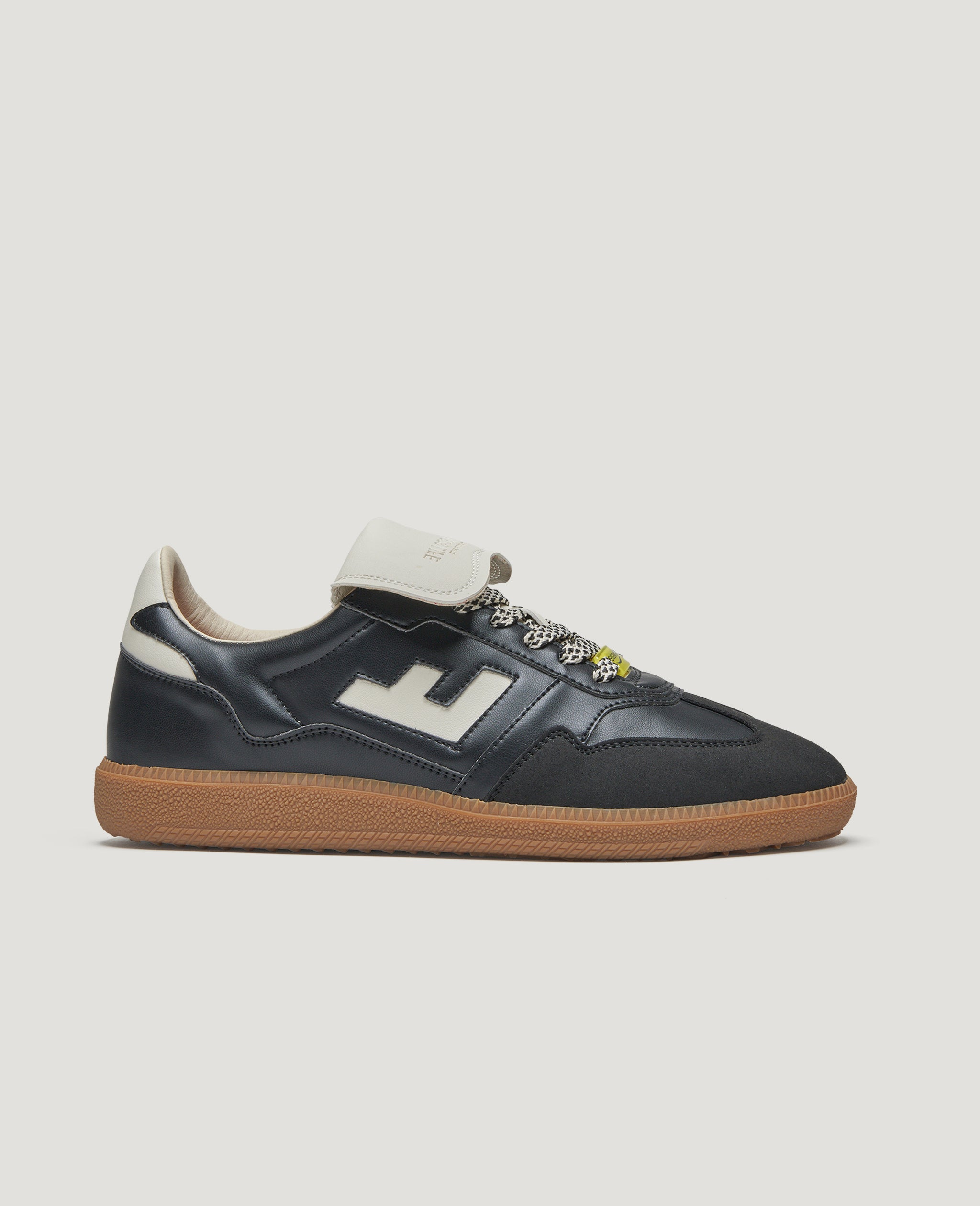 flamingos-life-burela-slim-player-black-vegane-sneaker image 1