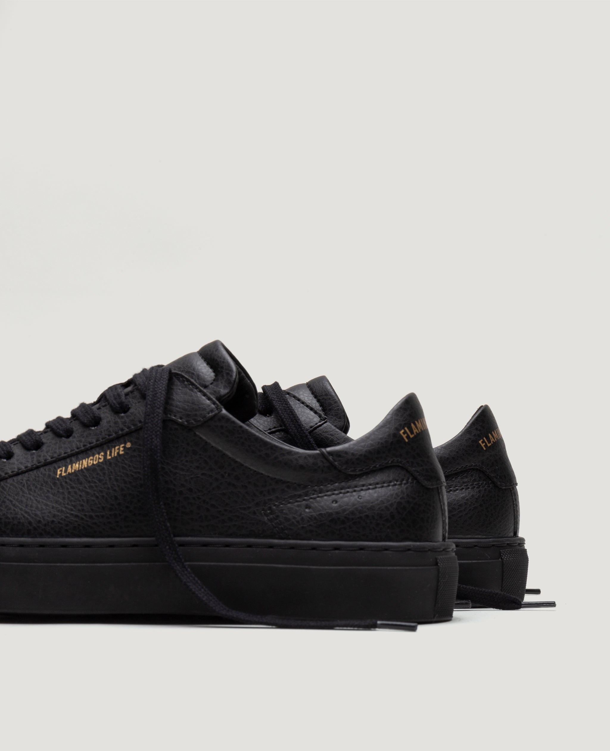 flamingos-life-hampton-court-triple-black-veganer-sneaker-schwarz image 4