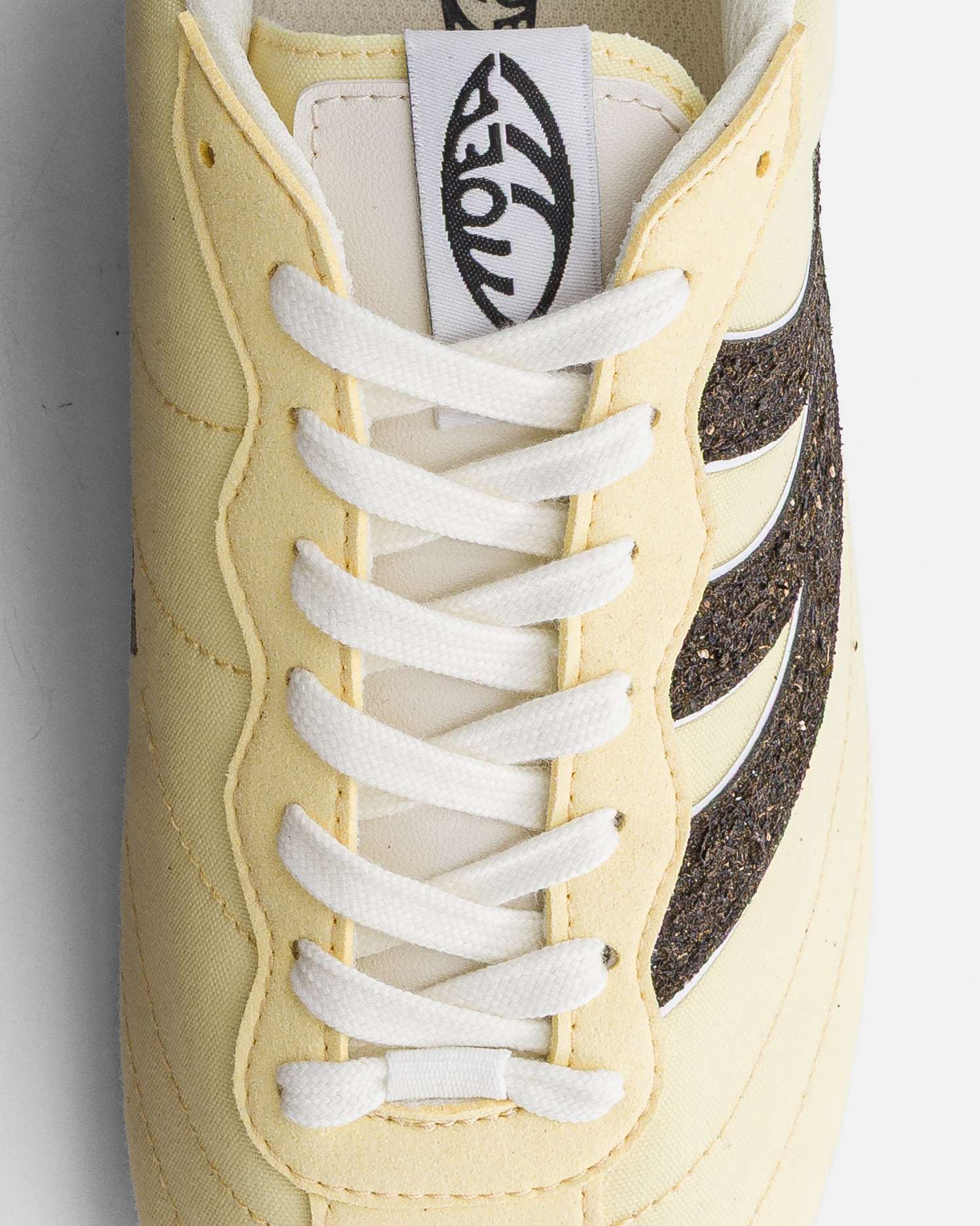 moea-rise-yellow-black-seaweed-vegane-sneaker image 7