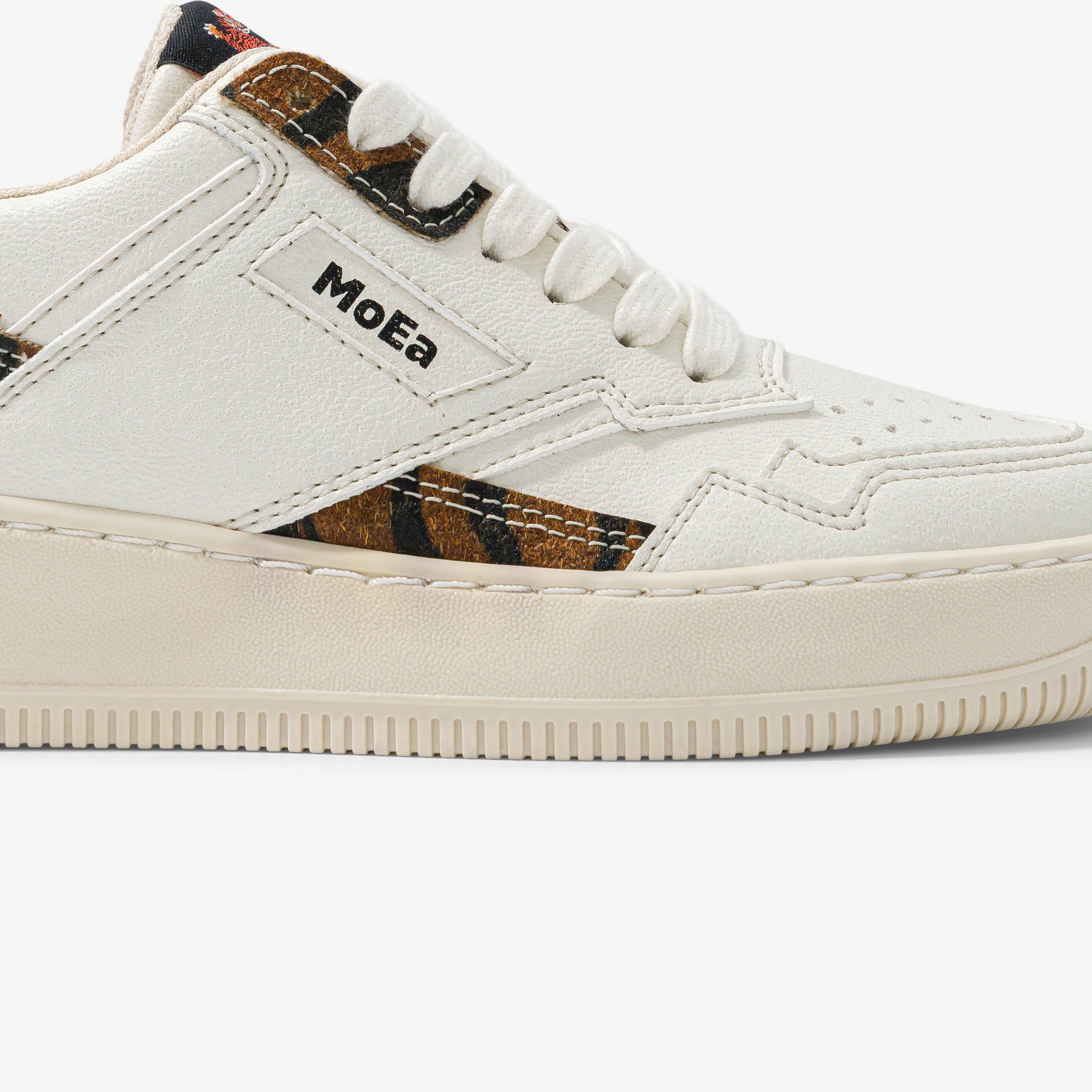 moea-gen1-white-tiger-kids-sneaker-wwf-x-moea image 5
