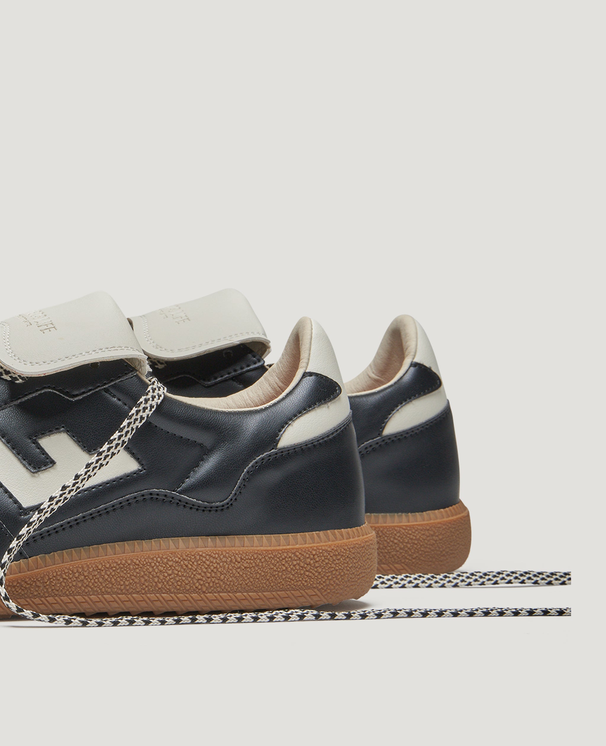 flamingos-life-burela-slim-player-black-vegane-sneaker image 4