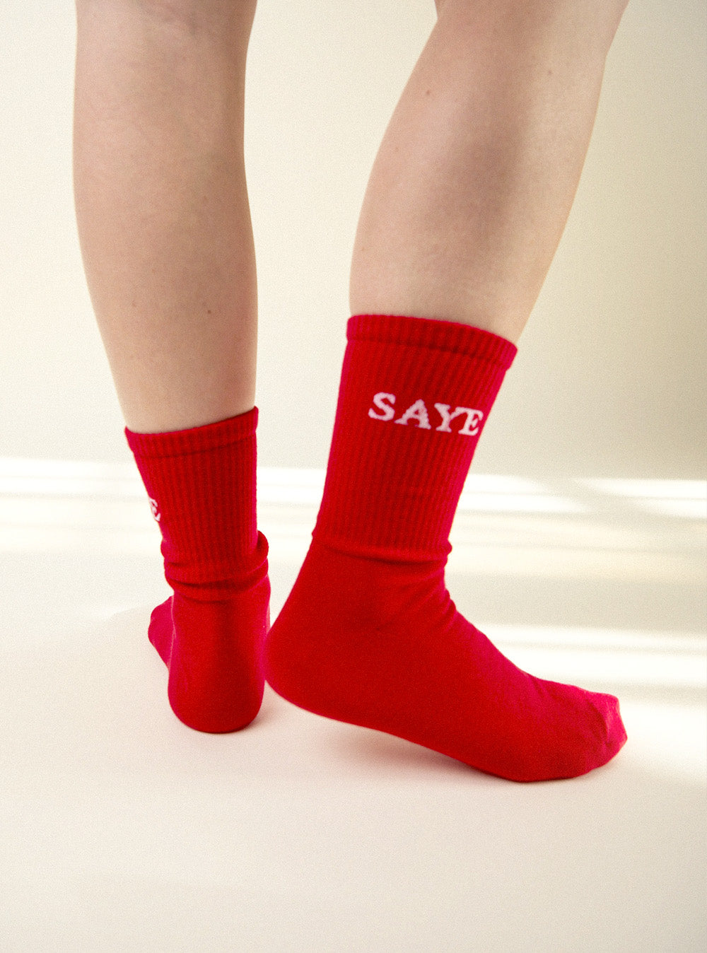 saye-mid-crew-everyday-socks-cherry image 5