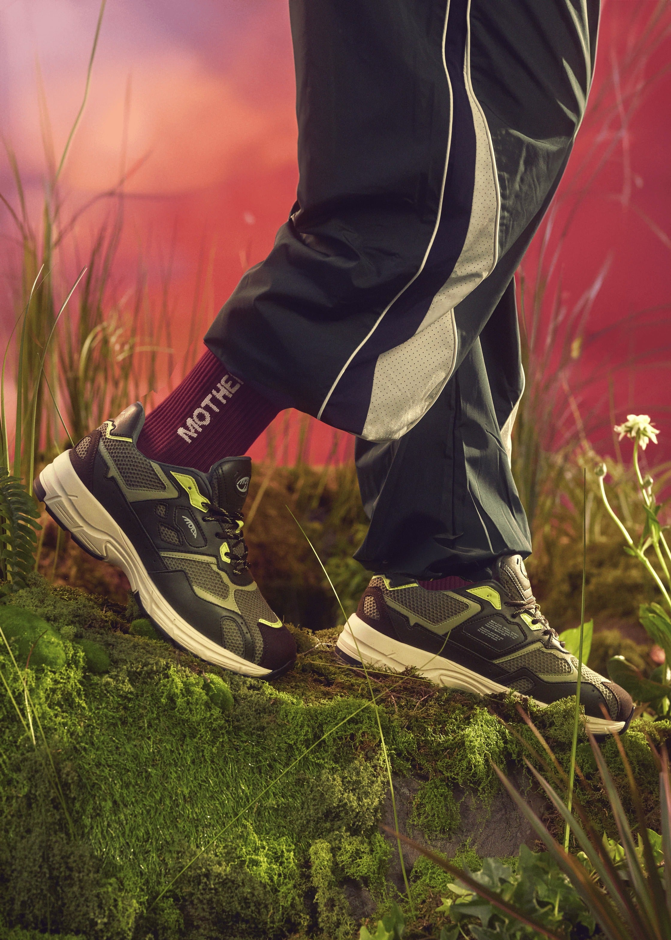 moea-socks-mother-earth-wine-socken image 4
