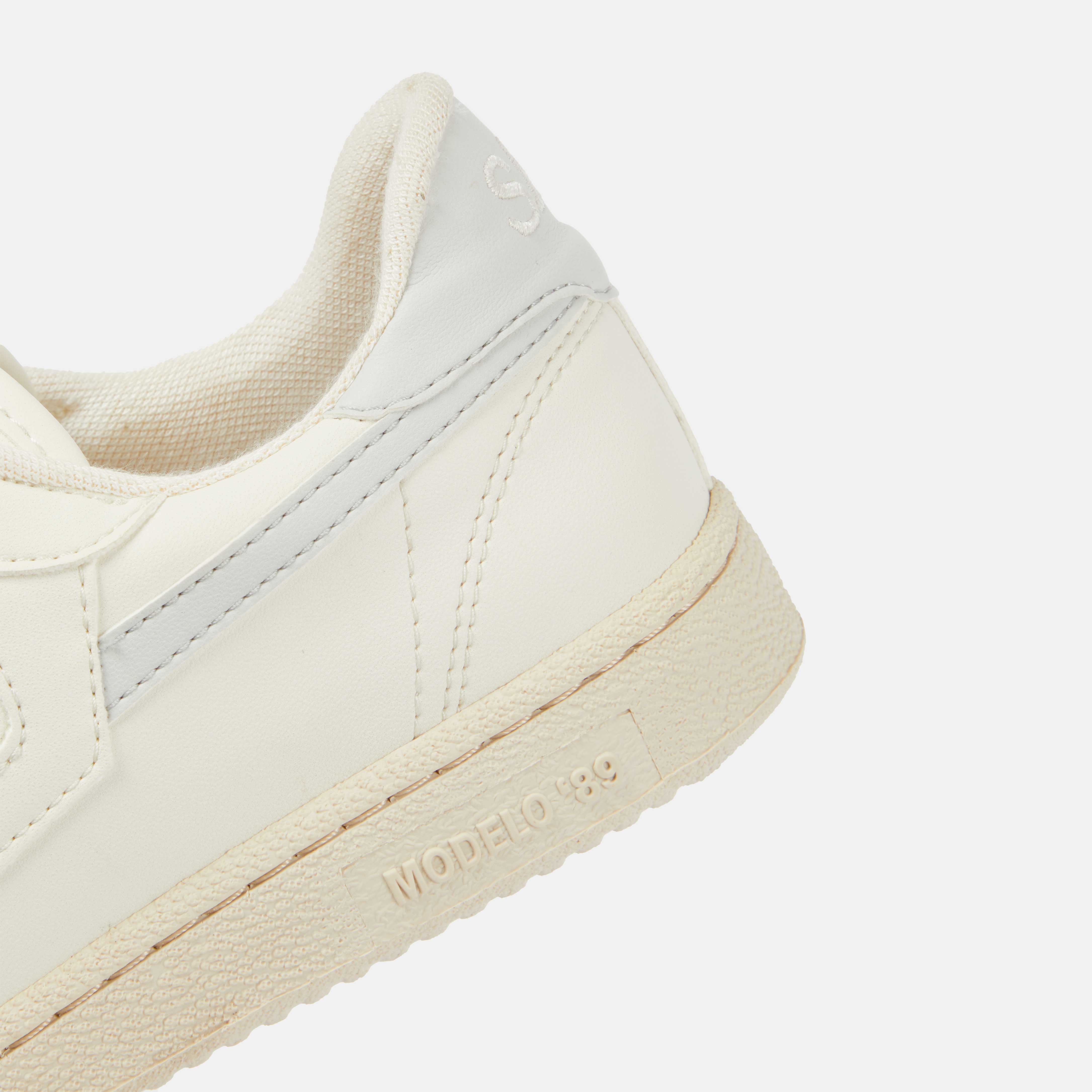 saye-m89-icon-cloud-unisex-retro-sneaker-vegan image 7