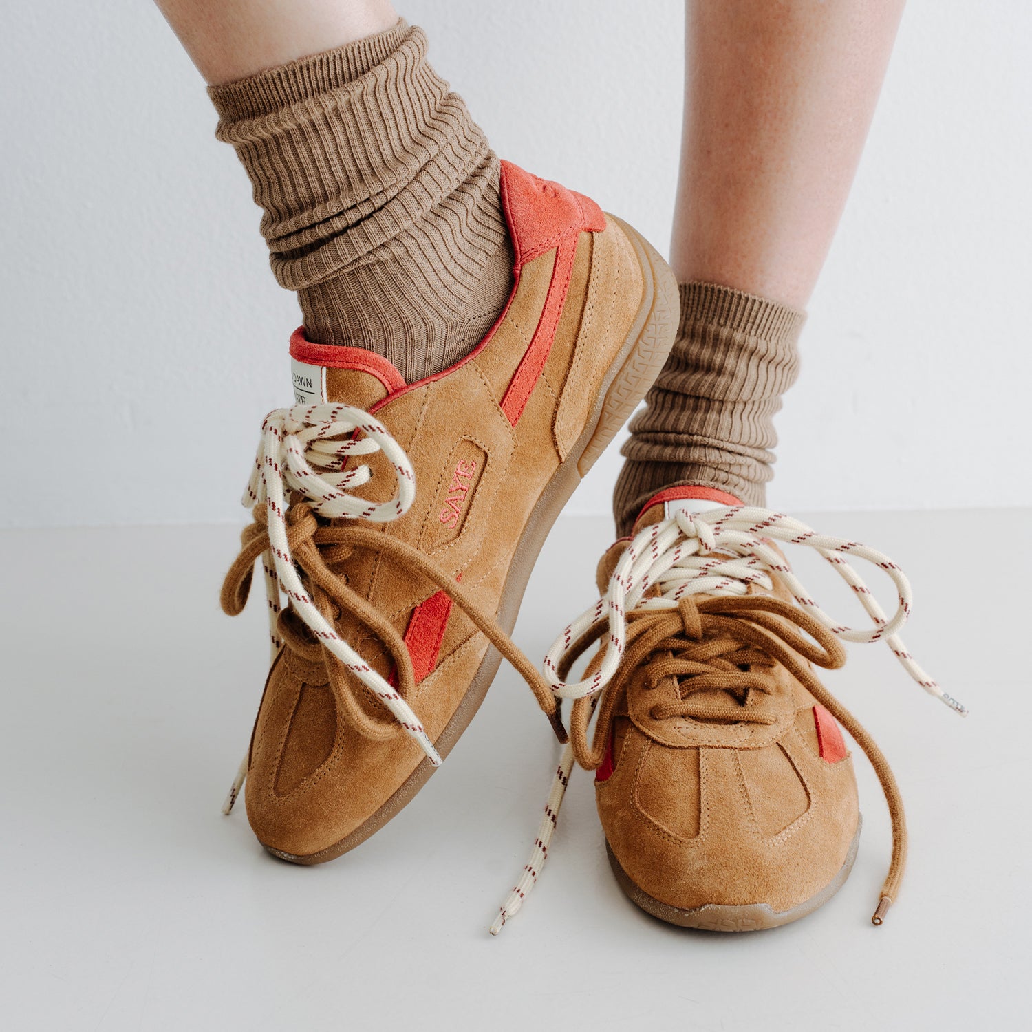 saye-m26-dawn-vegane-sneaker-camel-suede image 4