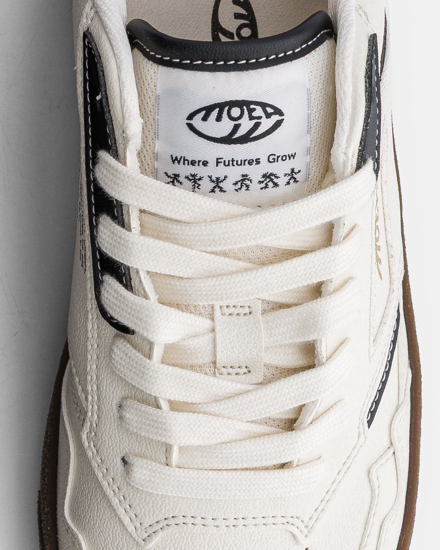 moea-origin-low-vegane-sneaker-black-white-corn image 5